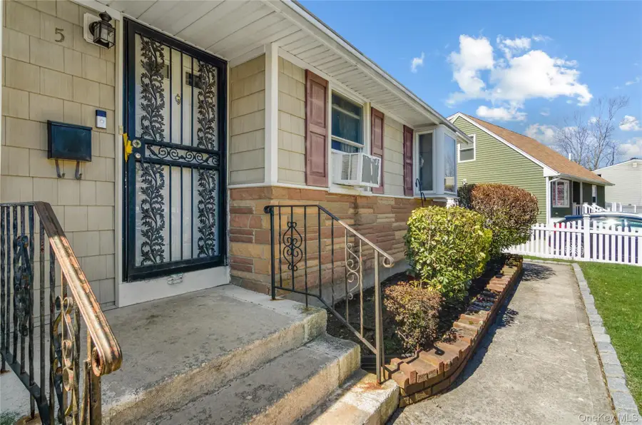 5 S Ronald Drive S, Amityville, NY 11701 - #3