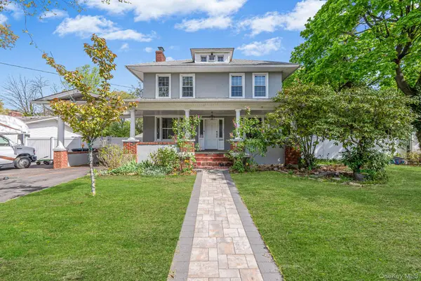 537 Livingston Street, Westbury, NY 11590