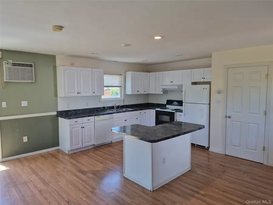 24 Lavender Road, Rocky Point, NY 11778 - #3