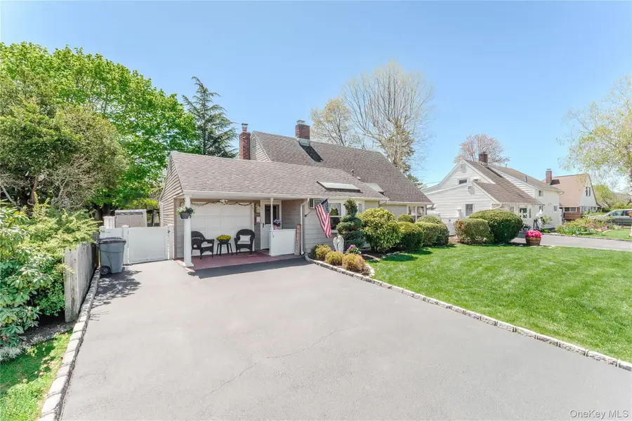 16 Rainbow Lane, Levittown, NY 11756 - #2