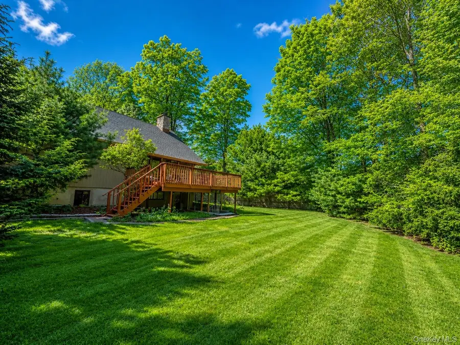 17 Sherwood Road, Cortlandt Manor, NY 10567 - #2