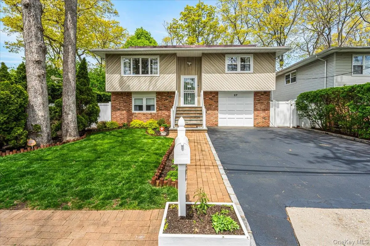 27 Stuyvesant Street, Huntington, NY 11743 - #1