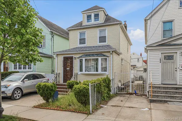 90-30 202th Street, Hollis, NY 11423