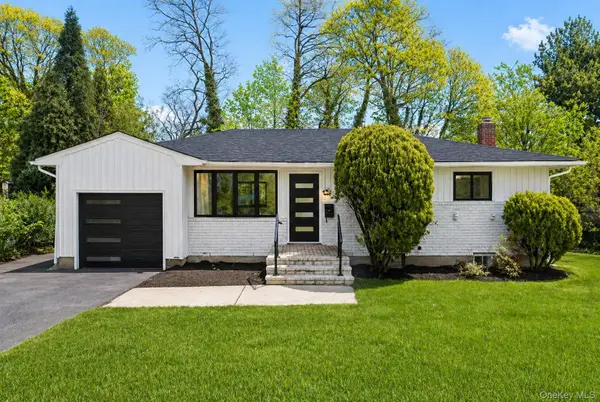 14 Ellen Place, Kings Park, NY 11754