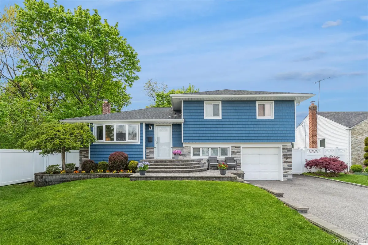 72 Lincoln Road W, Plainview, NY 11803 - #1