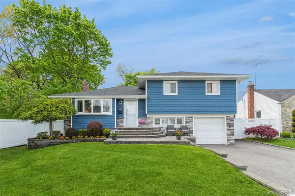 72 Lincoln Road W, Plainview, NY 11803