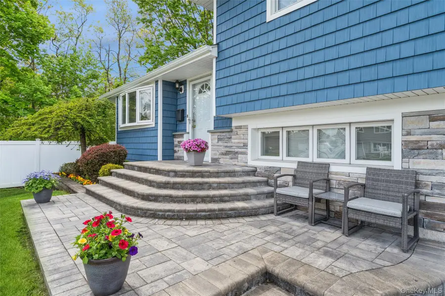 72 Lincoln Road W, Plainview, NY 11803 - #2