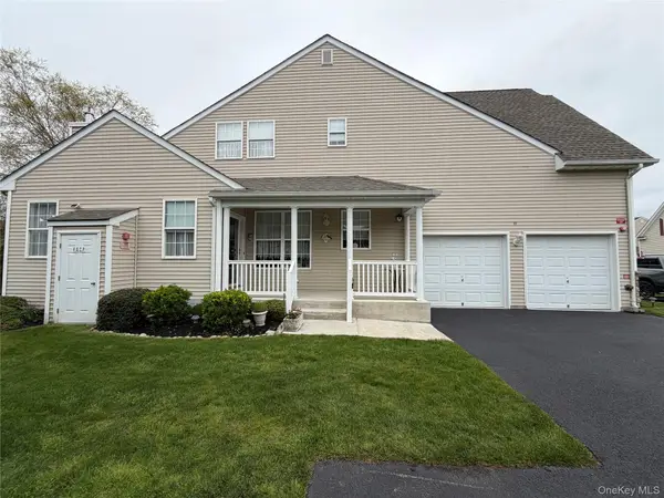 19 Meadow Pond Circle, Miller Place, NY 11764