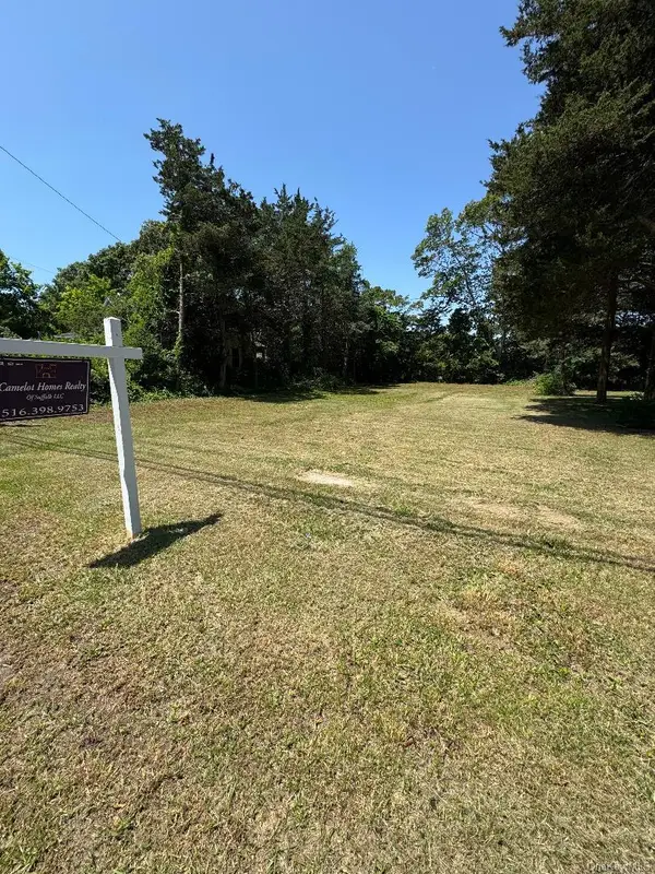 58 N Paquatuck Avenue, East Moriches, NY 11940