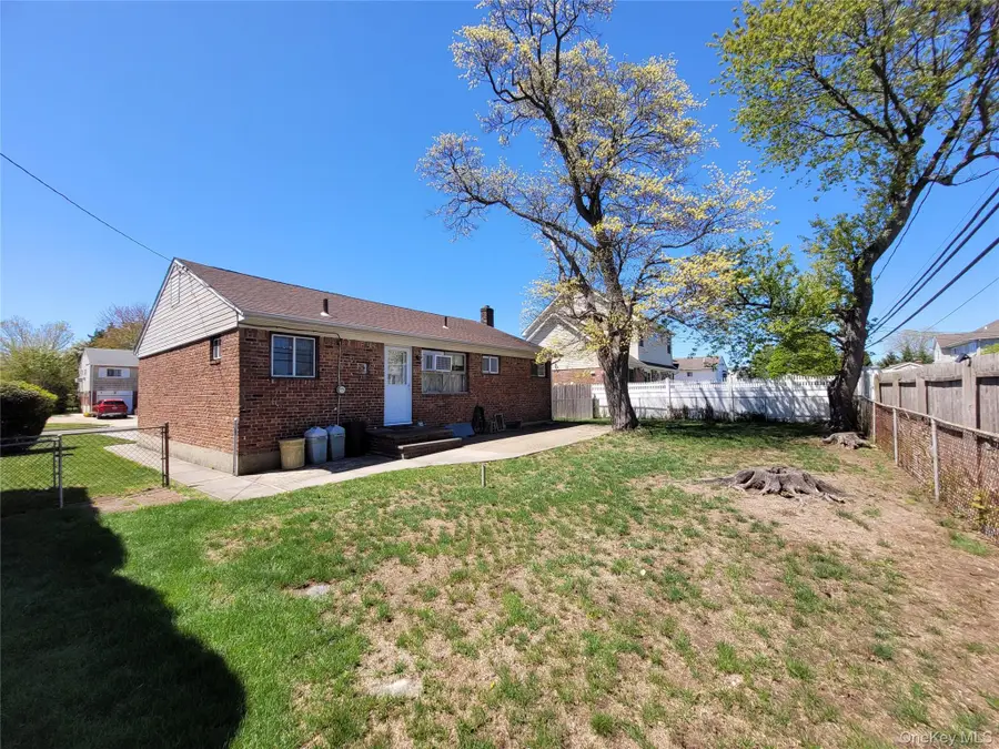12 Clark Street, Plainview, NY 11803 - #2