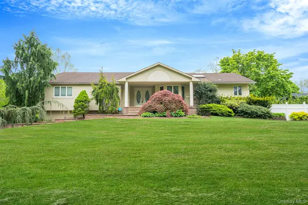 14 Penn Drive, Dix Hills, NY 11746