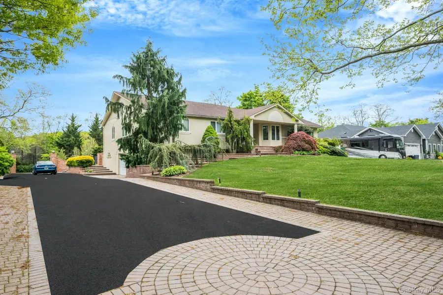 14 Penn Drive, Dix Hills, NY 11746 - #2
