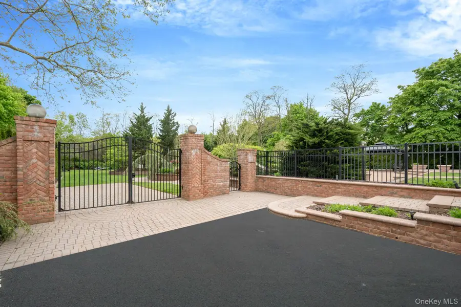 14 Penn Drive, Dix Hills, NY 11746 - #3