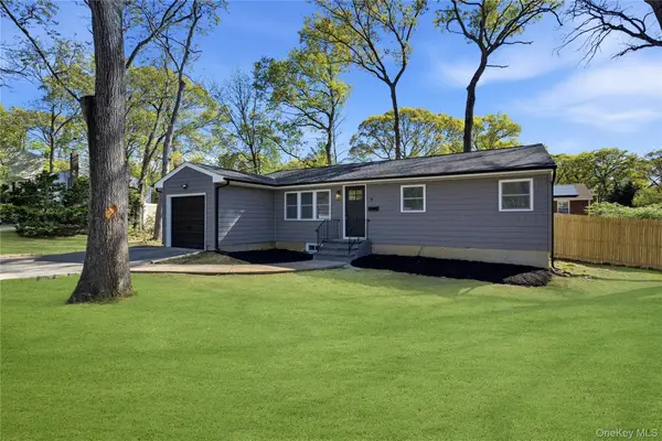 9 W 8th Street, Ronkonkoma, NY 11779