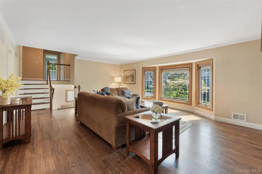 20 Cornell Drive, Hartsdale, NY 10530 - #3