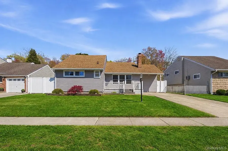 27 Jane Drive, North Babylon, NY 11703 - #2