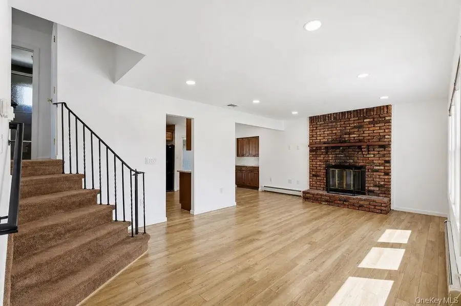 27 Jane Drive, North Babylon, NY 11703 - #3