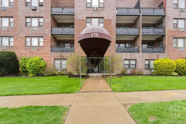 175 Archer Street #3E, Freeport, NY 11520