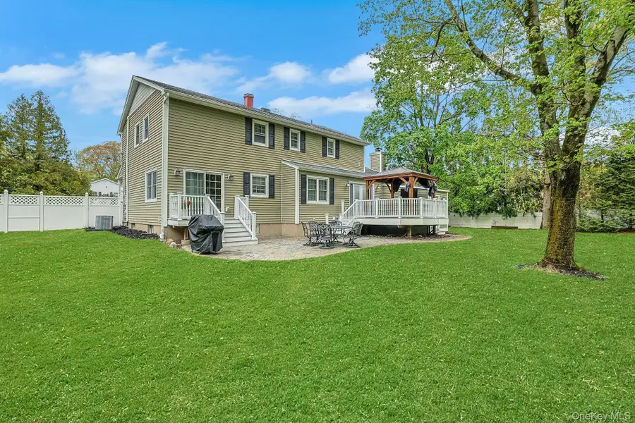 6 Mendolia Court, Pearl River, NY 10965 - #3