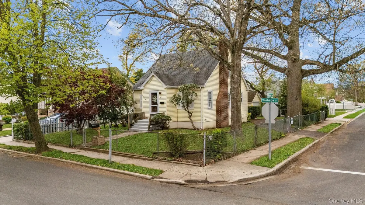 21 Voshage Street, Baldwin, NY 11510 - #1