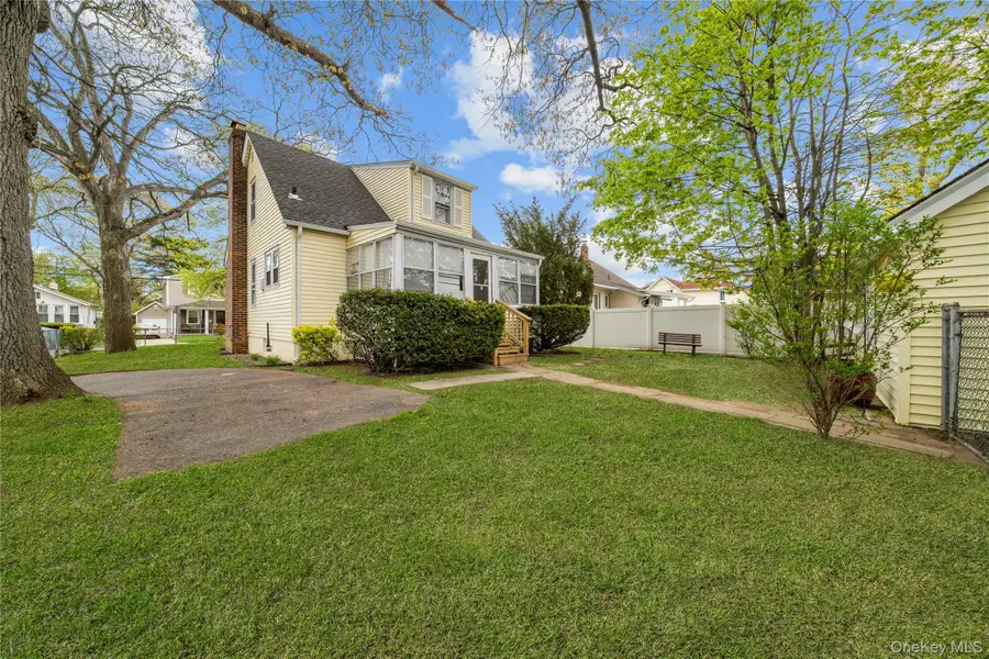 21 Voshage Street, Baldwin, NY 11510 - #3