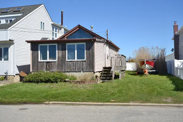 54 Bayview Avenue W, Lindenhurst, NY 11757
