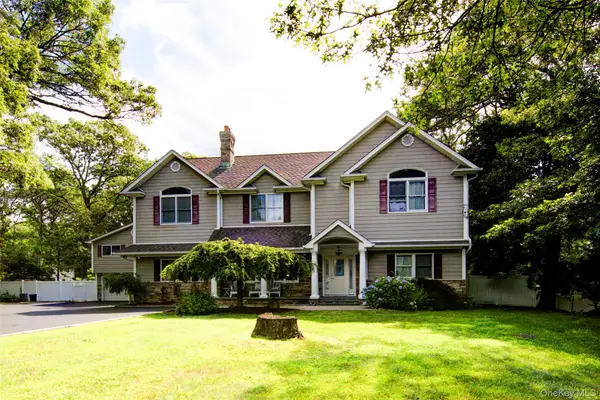 97 Chestnut Street, Mount Sinai, NY 11766