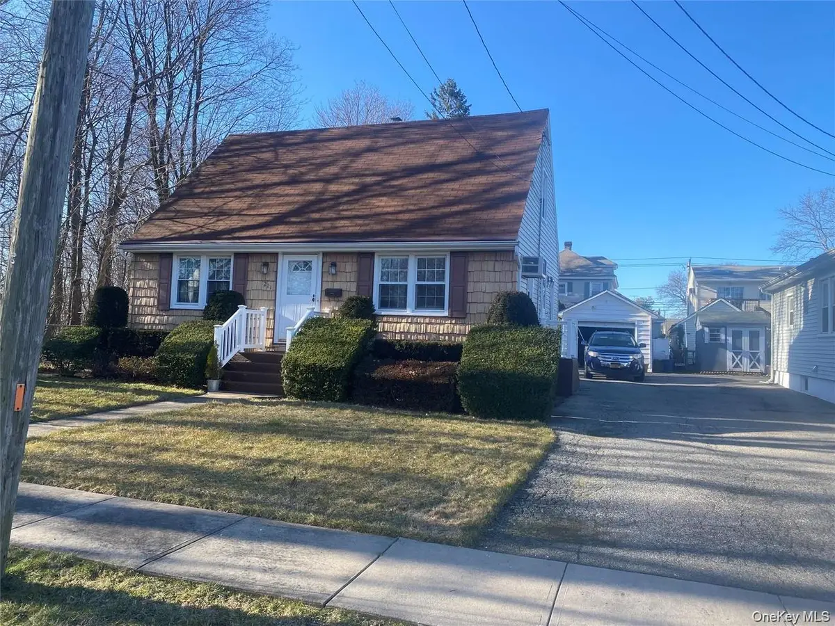 211 Mineola Avenue, Carle Place, NY 11514 - #1