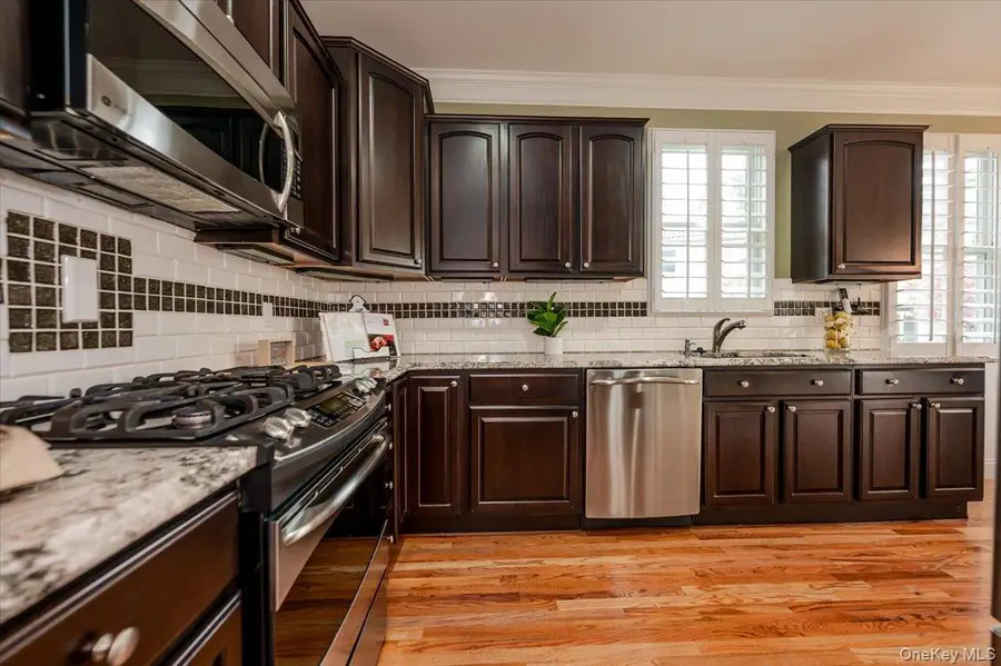 6 Villa Promenade, Bay Shore, NY 11706 - #3
