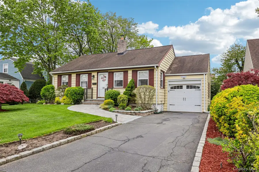 23 Berwick Road, Hewlett, NY 11557 - #2