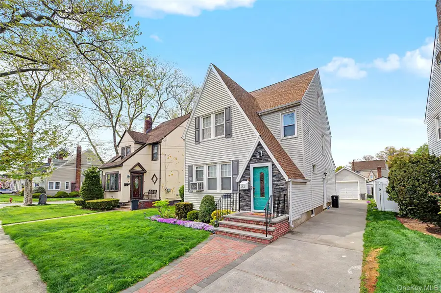 282 Houston Avenue, Mineola, NY 11501 - #3