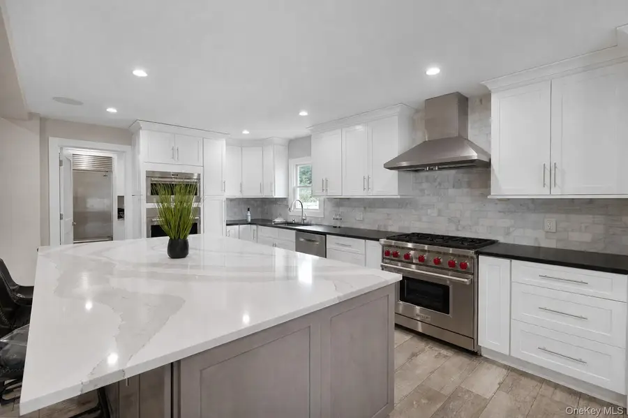 14 Michalis Court, West Islip, NY 11795 - #2