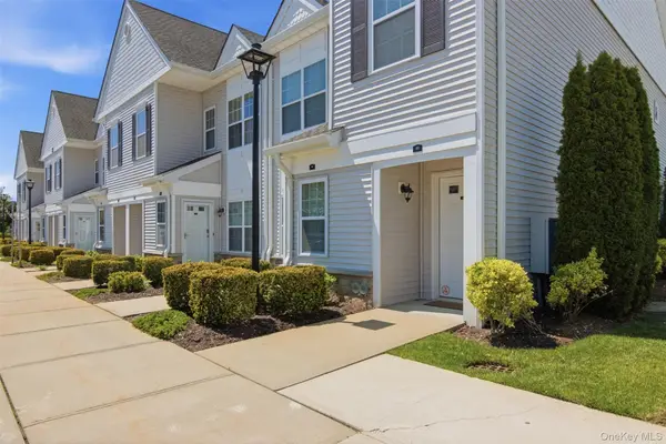 13 Spring Drive, Seaford, NY 11783