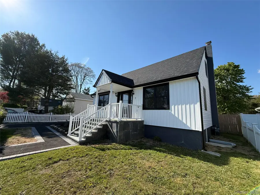 7 E Lakeland Street, Bay Shore, NY 11706 - #2