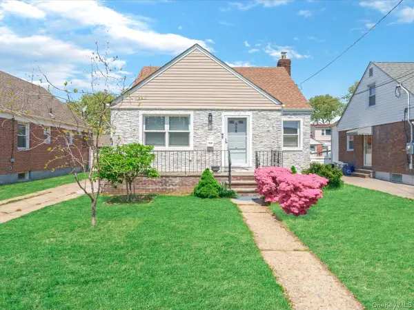 35 79th Avenue, New Hyde Park, NY 11040