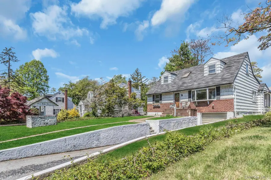 325 N Service Road, Roslyn Heights, NY 11577 - #2