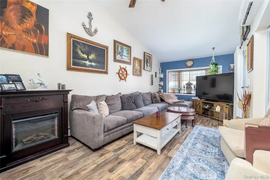 12 Link Lane, Hicksville, NY 11801 - #3