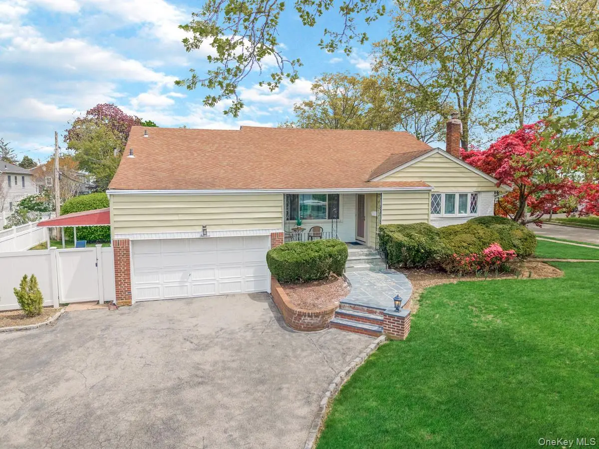 14 Greentree Circle, Westbury, NY 11590 - #1