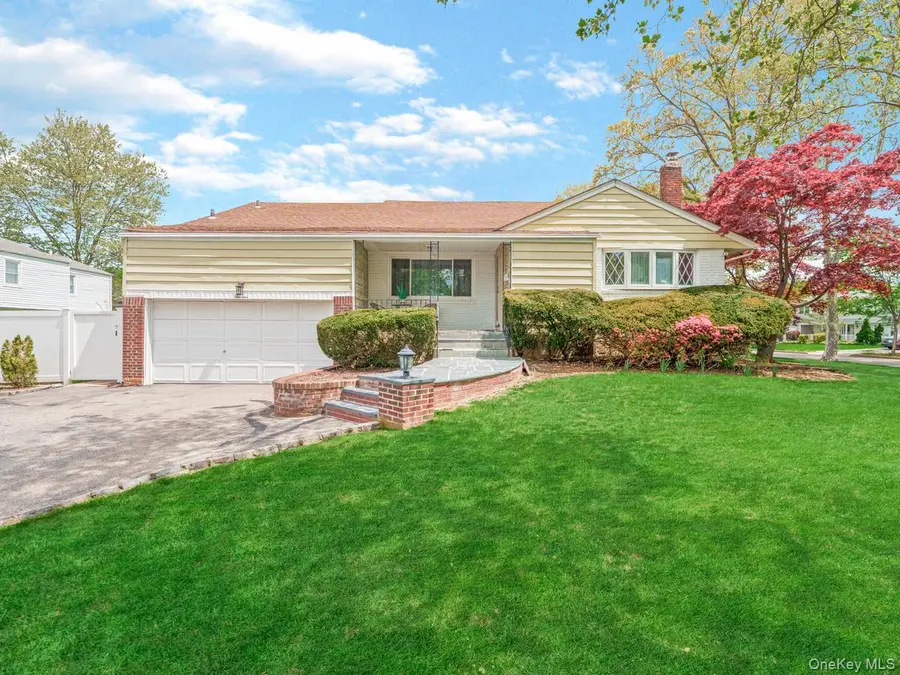 14 Greentree Circle, Westbury, NY 11590 - #2
