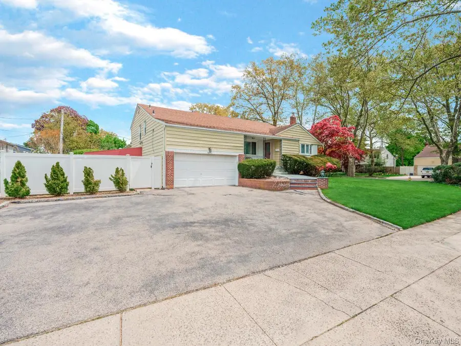14 Greentree Circle, Westbury, NY 11590 - #3