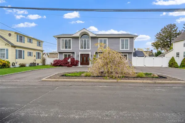 18 Ithaca Street, Lindenhurst, NY 11757