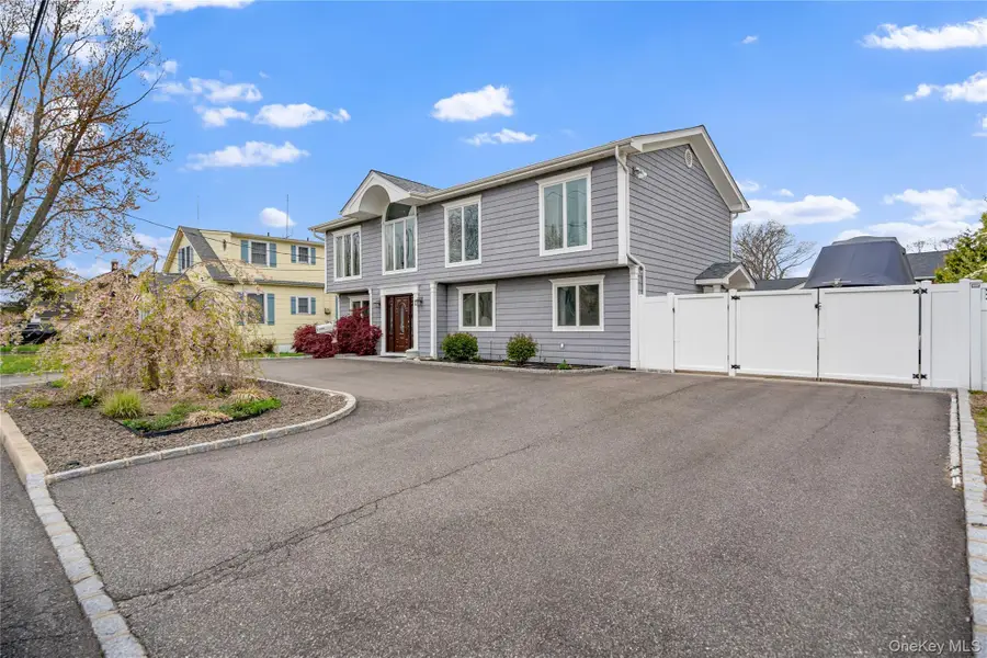 18 Ithaca Street, Lindenhurst, NY 11757 - #3