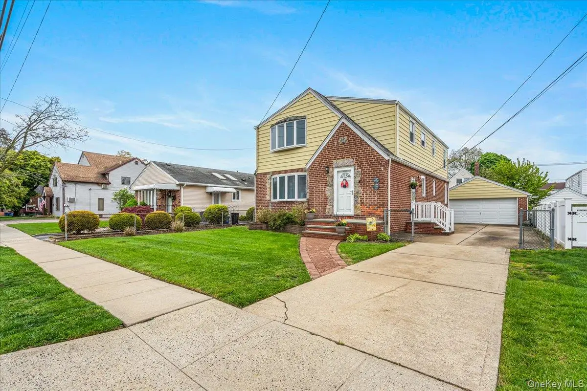 38 7th Street, Garden City Park, NY 11040 - #1