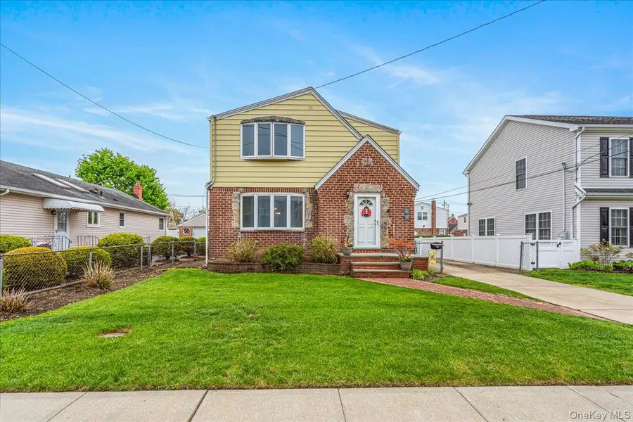 38 7th Street, Garden City Park, NY 11040 - #2
