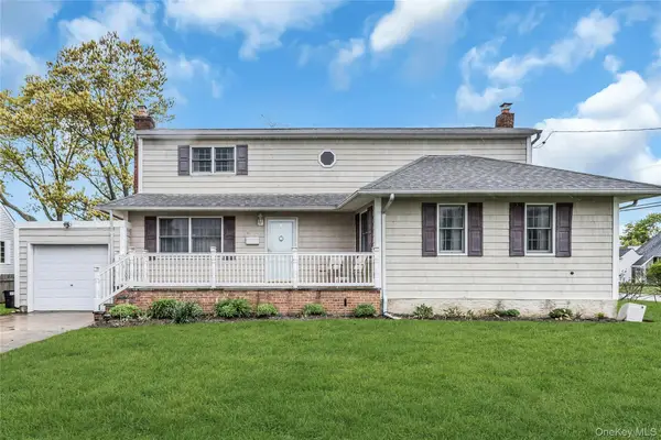 604 Center Briarwood Avenue, West Islip, NY 11795