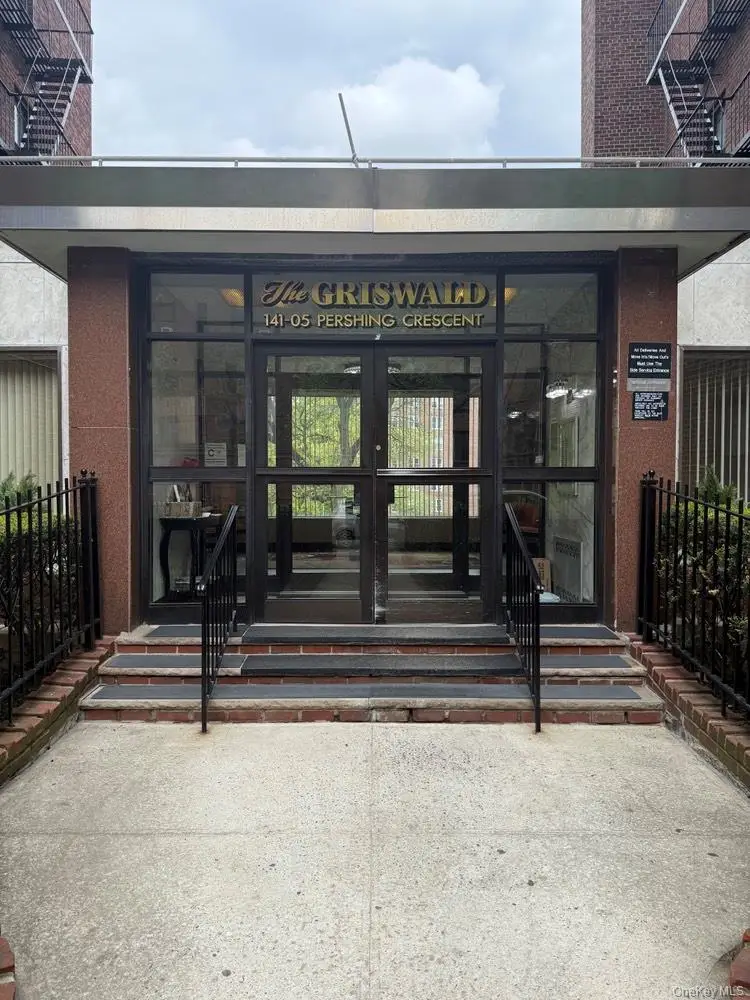 141-05 Pershing Crescent #B7, Briarwood, NY 11435 - #1