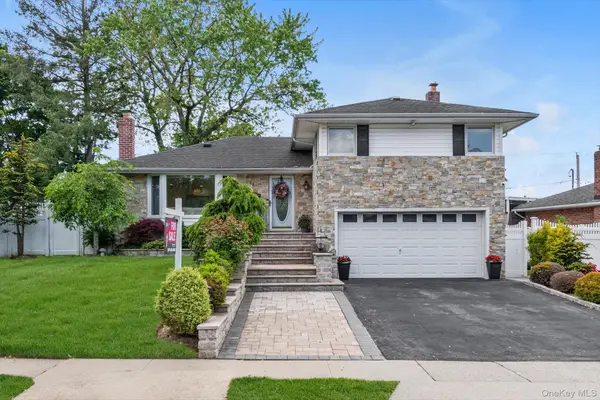 98 Belmont Circle, Syosset, NY 11791