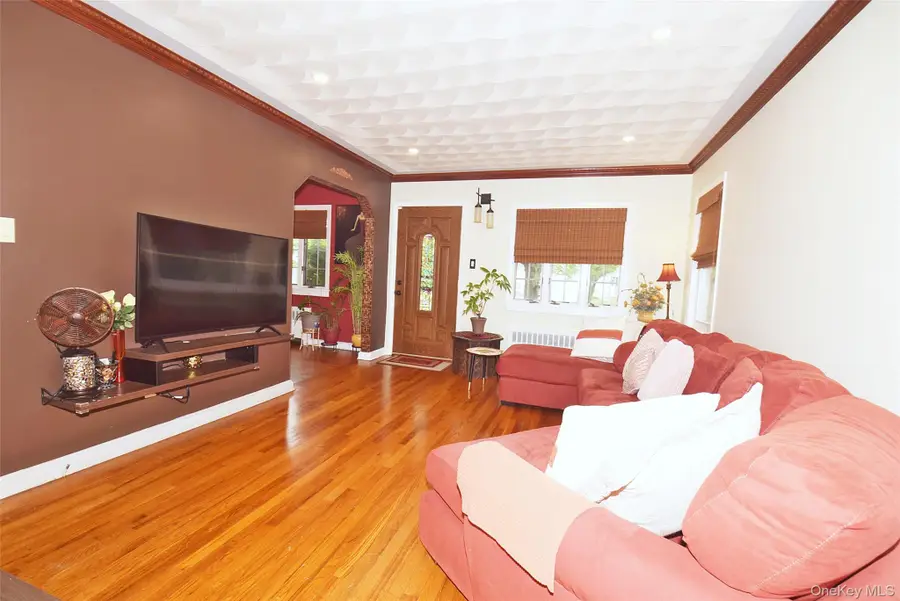 8217 263rd Street, Glen Oaks, NY 11004 - #2