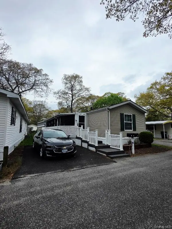 37 Hubbard Avenue #74, Riverhead, NY 11901