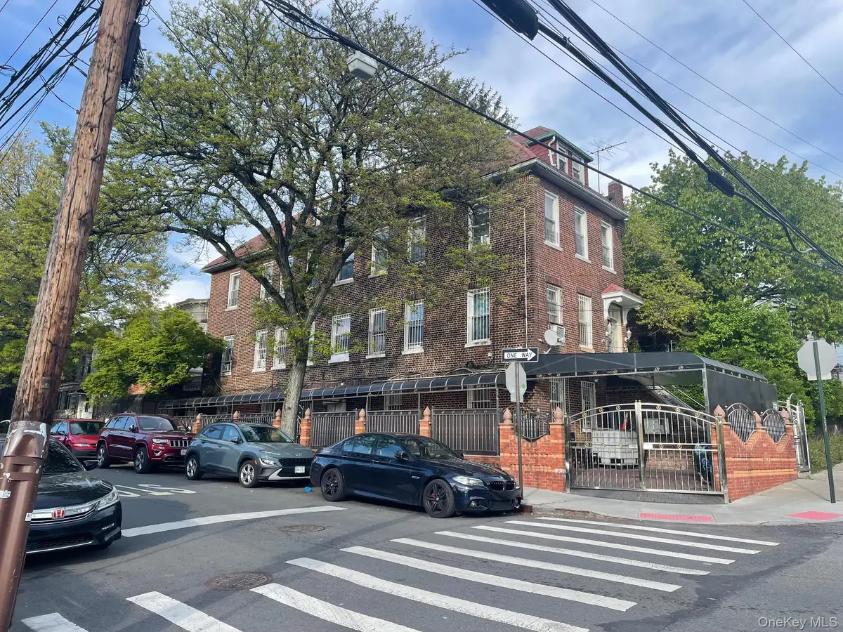 621 E 237th Street, Bronx, NY 10466 - #1